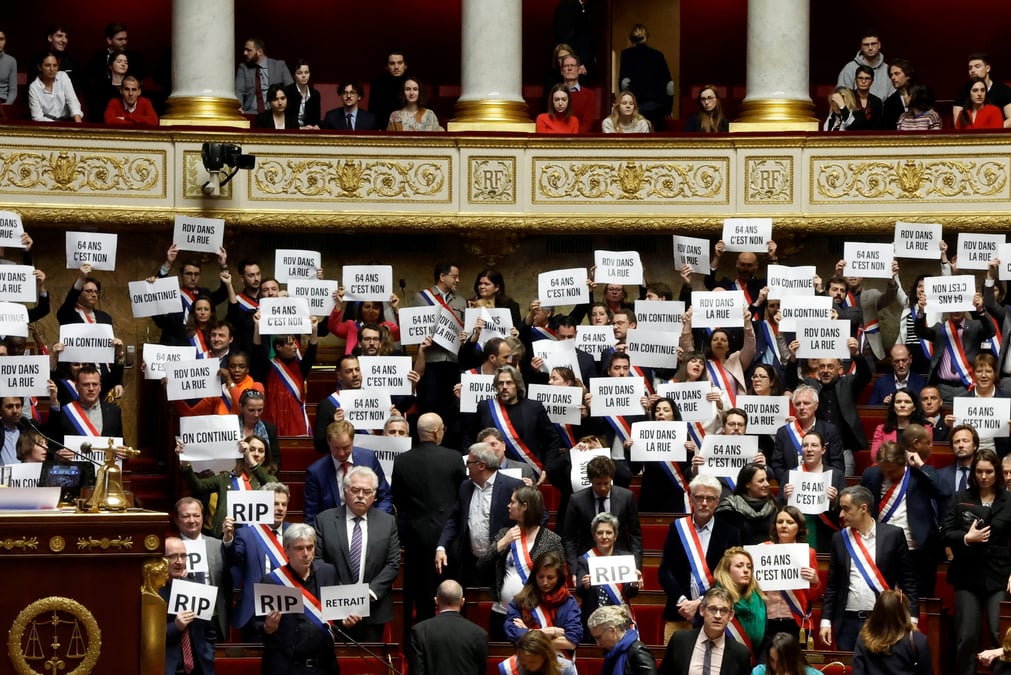 Vote de defiance sur la reforme des retraites a l'assemblee nationale a paris