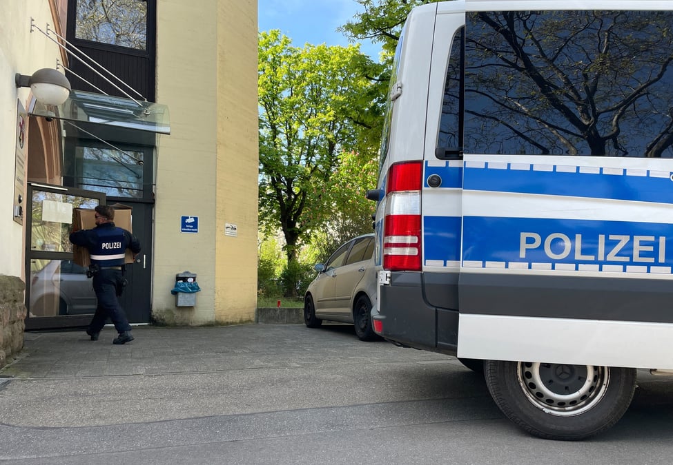 Un vehicule de police allemand devant un commissariat de mayence
