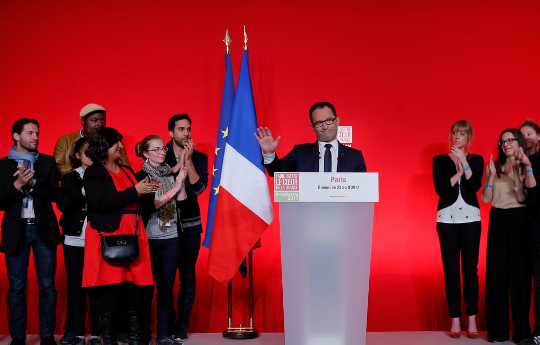 Le ps condamne a se refonder apres une lourde defaite