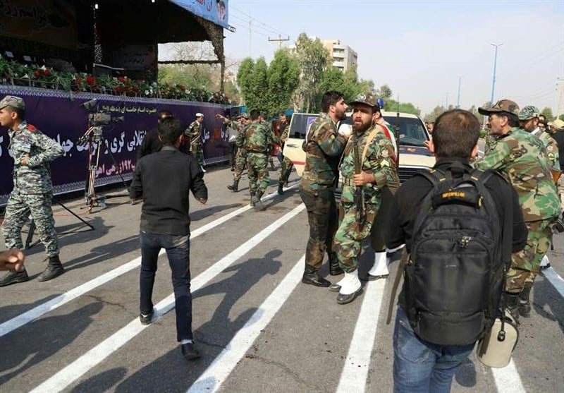Une dizaine de morts dans une attaque contre un defile militaire en iran