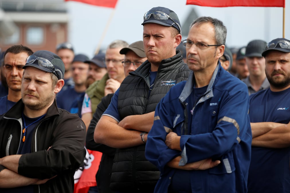 Les syndicats d'airbus demandent a la direction de ralentir la restructuration