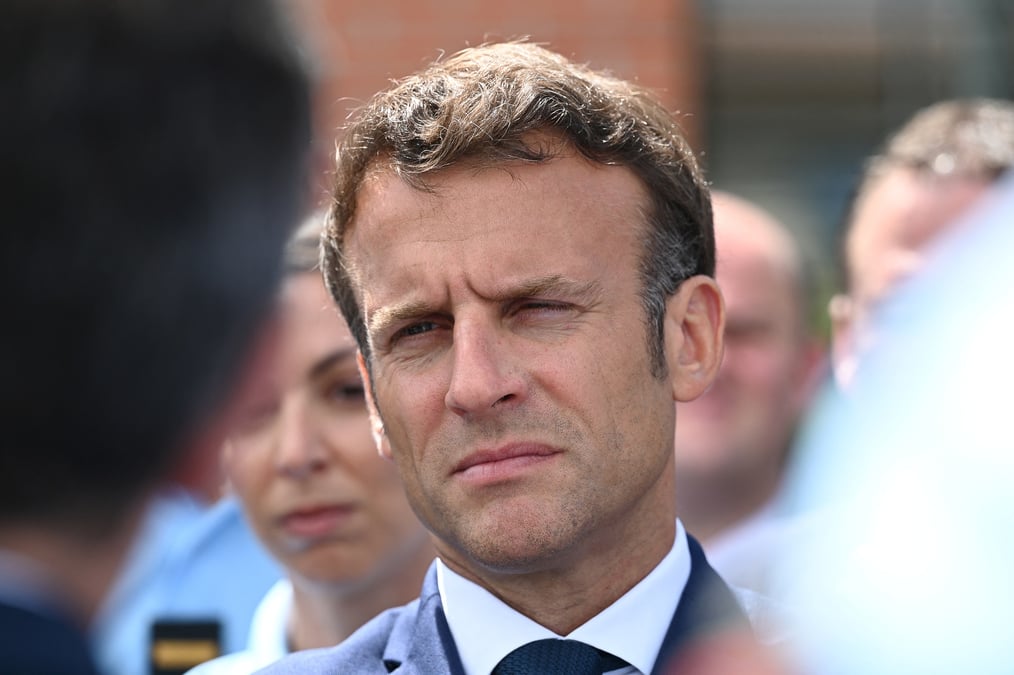 France: macron alerte contre le "desordre" des extremes et appelle a une majorite "claire"