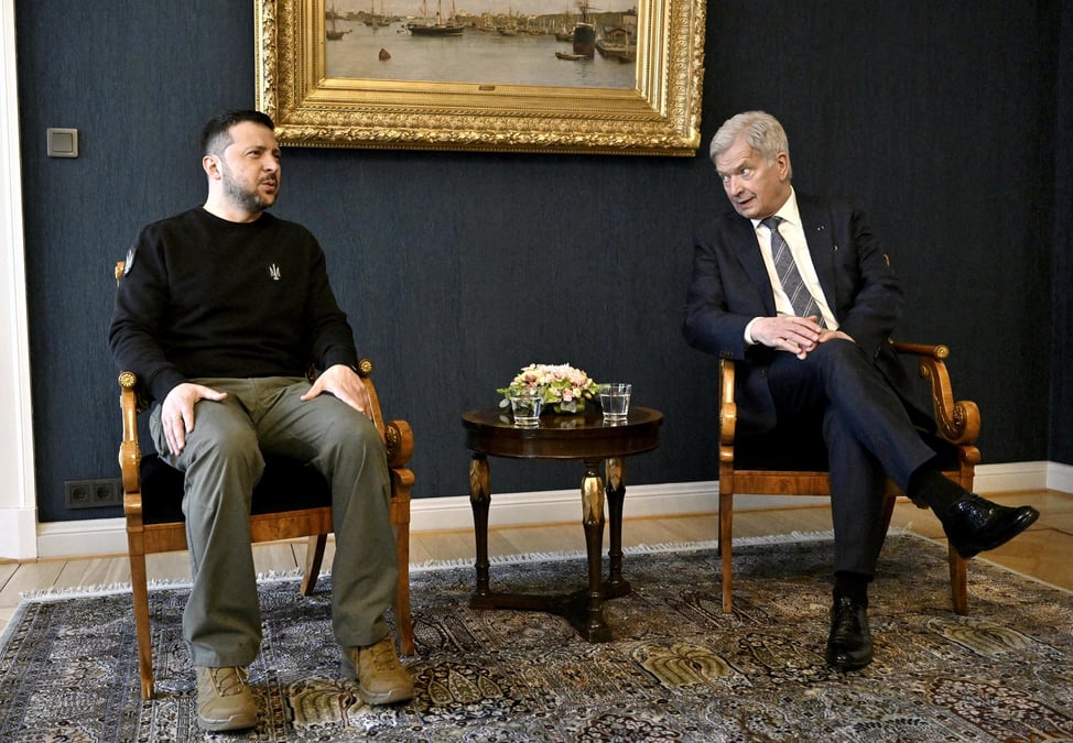 Le president ukrainien volodymyr zelensky avec son homologue finlandais sauli niinisto
