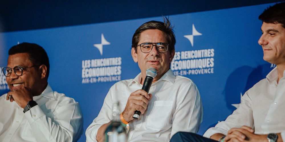 « Tous les machines d'ACC sont chinoises, les modes d'emploi sont chinois et progressivement, nous allons apprendre et tout copier », a grincé Nicolas Dufourcq.