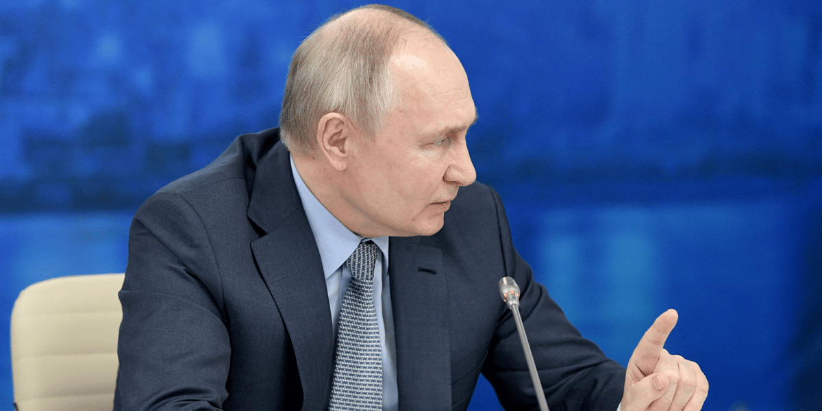 Le president russe vladimir poutine lors d'une reunion a l'universite technique maritime d'etat de saint-petersbourg