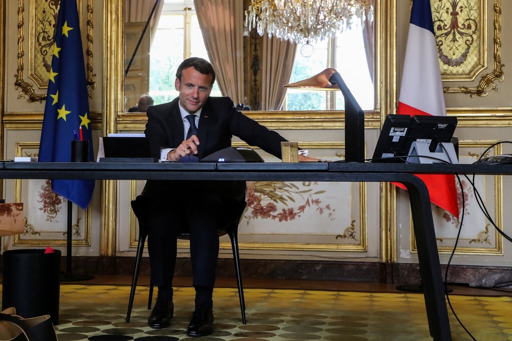 Pas le moment d'enqueter sur l'oms, juge macron