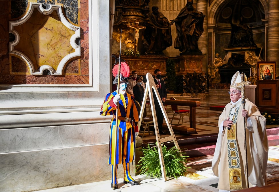 Le pape francois defend l'idee d'un revenu universel pour l'apres-covid