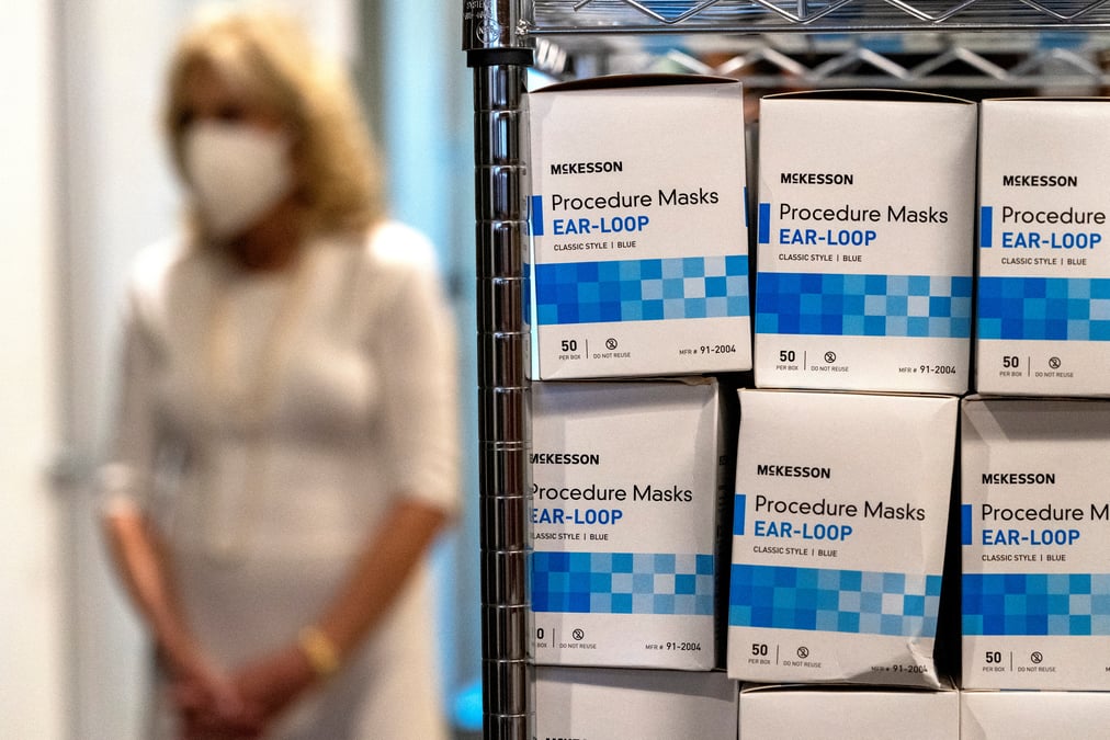 Coronavirus: les americains pourraient devoir encore porter un masque en 2022