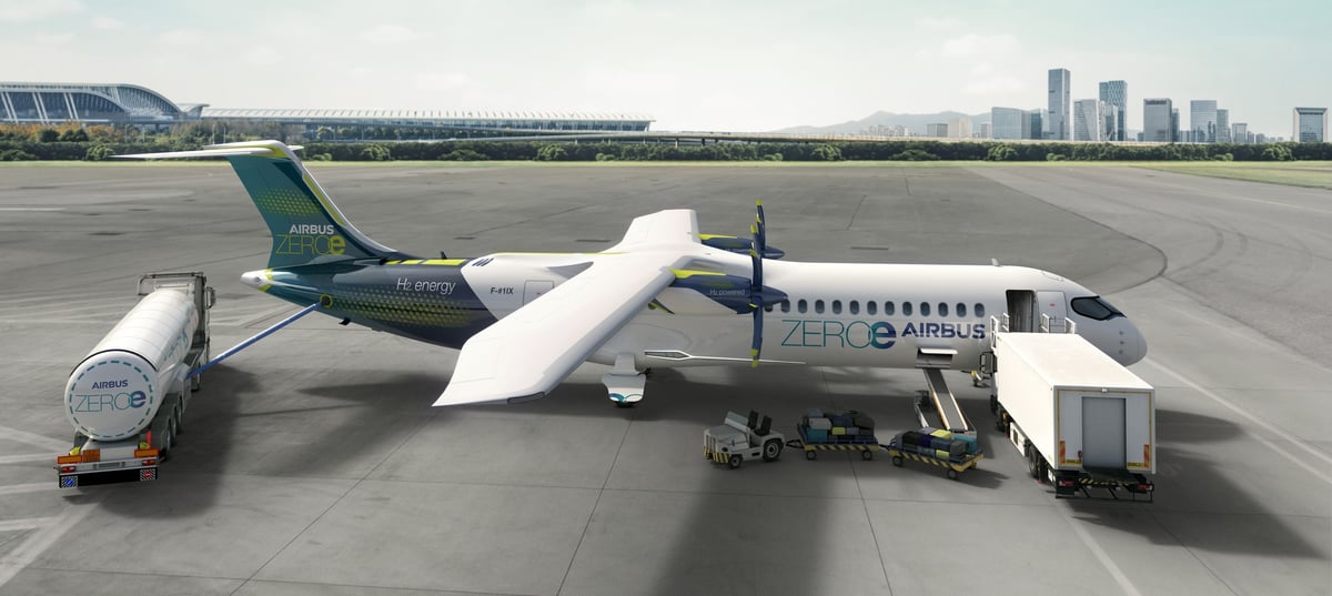Airbus étudie le concept d'un turbopropulseur pour son futur avion à hydrogène ZEROe, ici sur un aéroport.