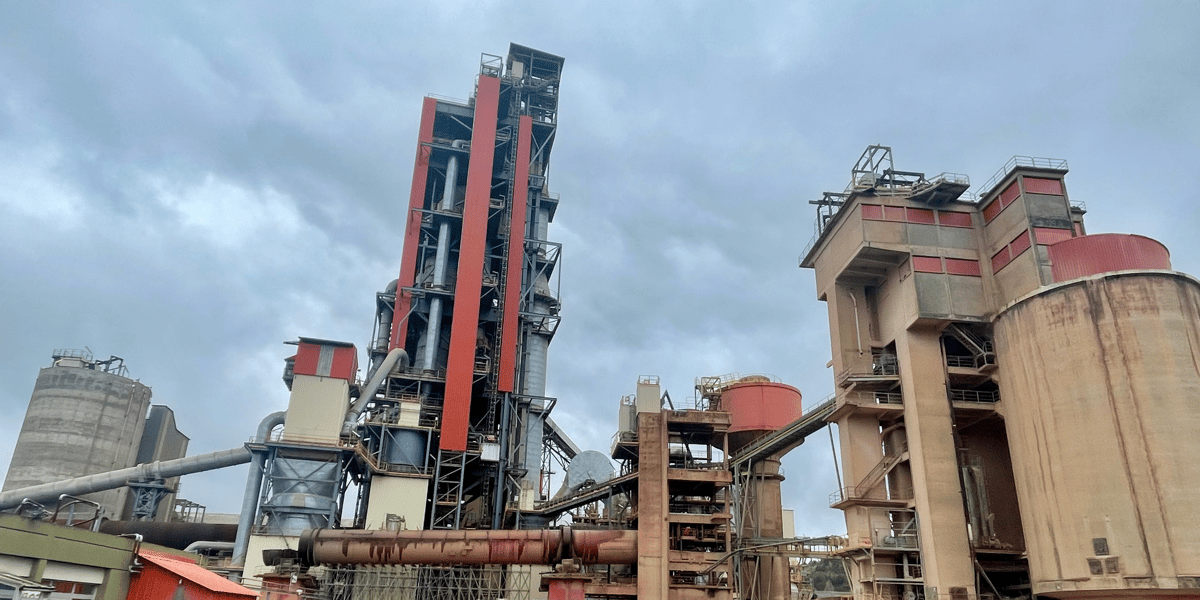 La cimenterie à Martres-Tolosane du cimentier Lafarge est désormais considérée comme la plus moderne de France, après un investissement de 120 millions d'euros.
