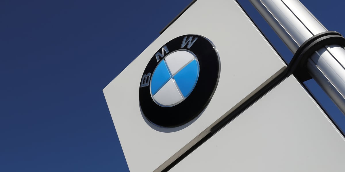 Le patron de BMW s'affiche en revanche contre l’interdiction en 2035 de vente de véhicules thermiques neufs, comme l'a prévu la Commission européenne au nom de la transition écologique.
