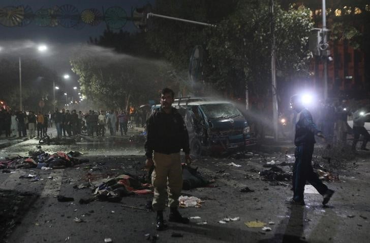 Un attentat revendique par des taliban fait 13 morts dans l'est du pakistan