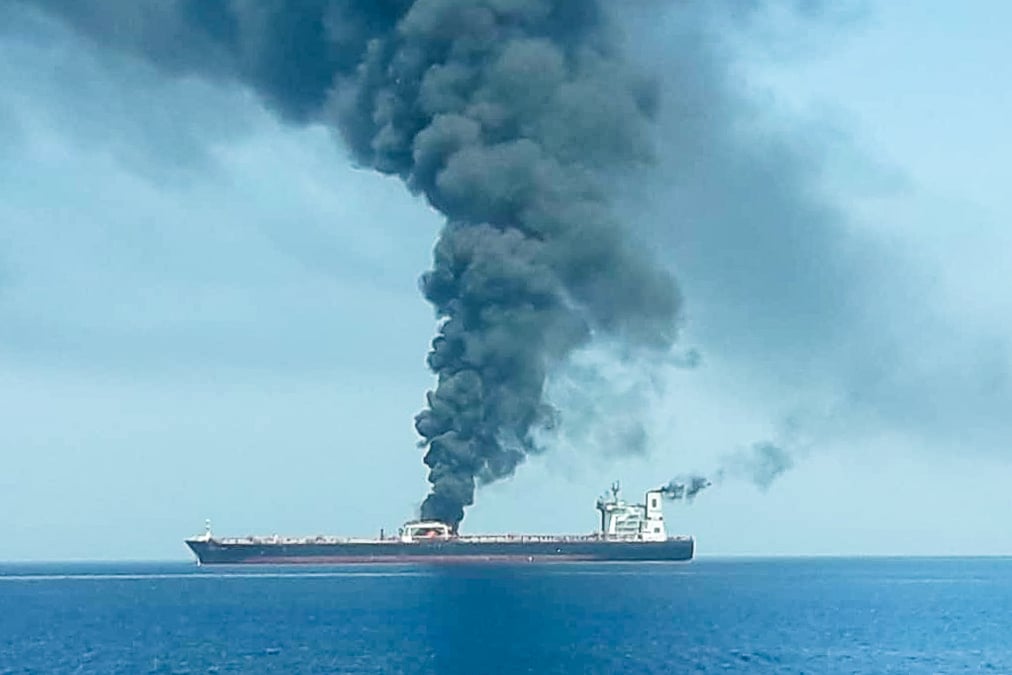Golfe d'oman: une mine-ventouse fixee a l'un des petroliers attaques?