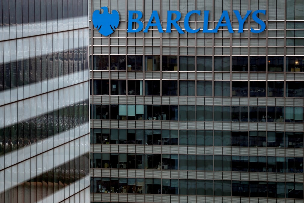 Le benefice annuel de barclays presque triple grace a la baisse des provisions