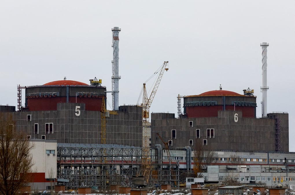 La centrale nucleaire de zaporizhzhia pres d'enerhodar, en ukraine