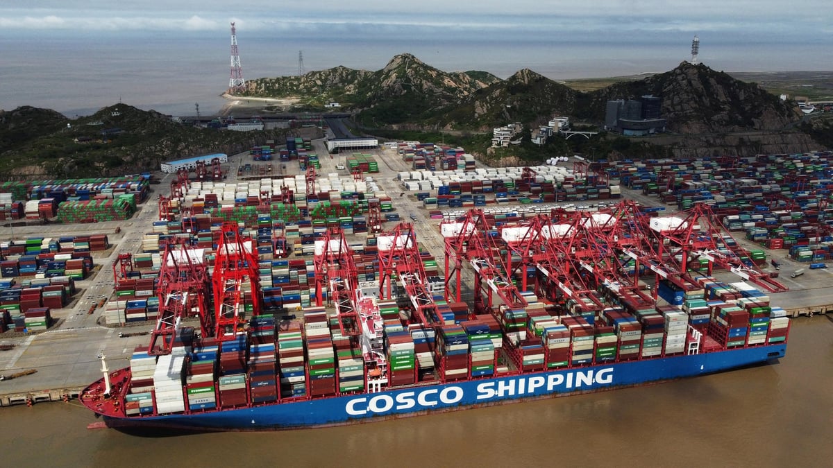 Photo d'archives d'un porte-conteneurs cosco shipping a shanghai, en chine