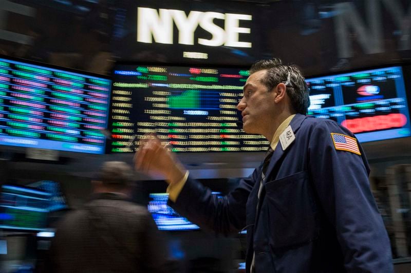 Wall Street ouvre en repli après ses records de jeudi
