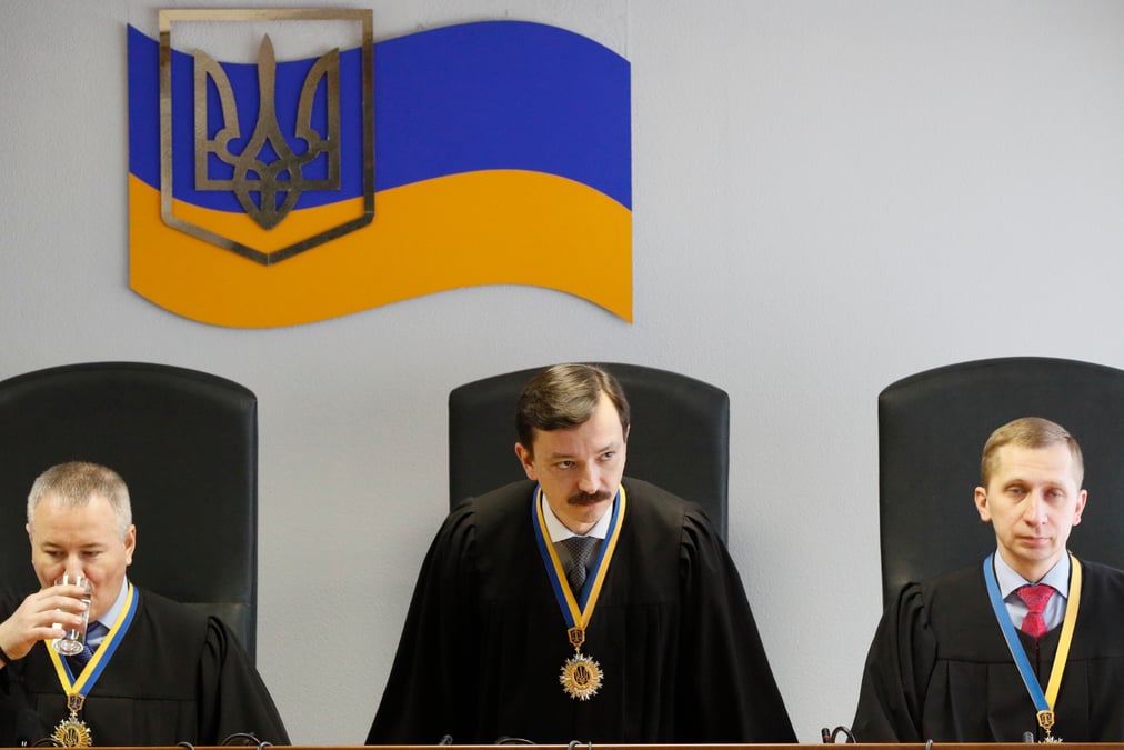 L'ex-president ukrainien ianoukovitch condamne a 13 ans de prison