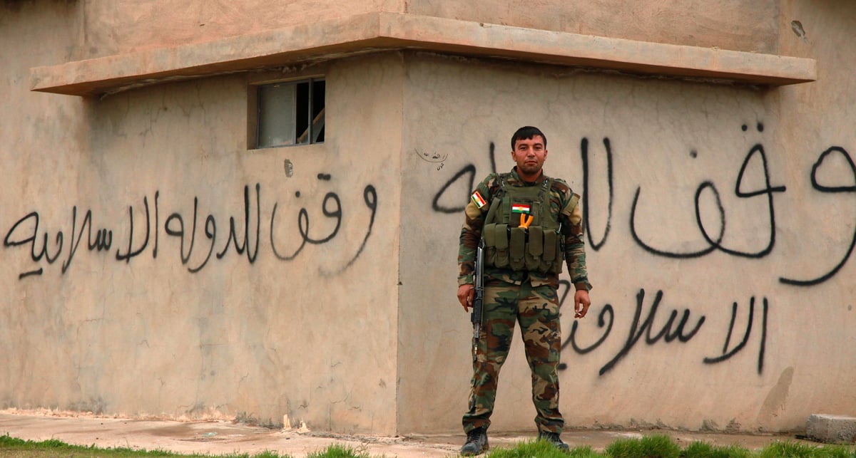 Kurdes et yazidis celebrent leur victoire sur le mont sindjar