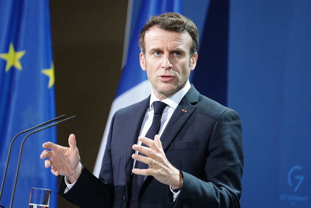 Ukraine: un cout "tres eleve" pour la russie en cas d'attaque, annonce macron