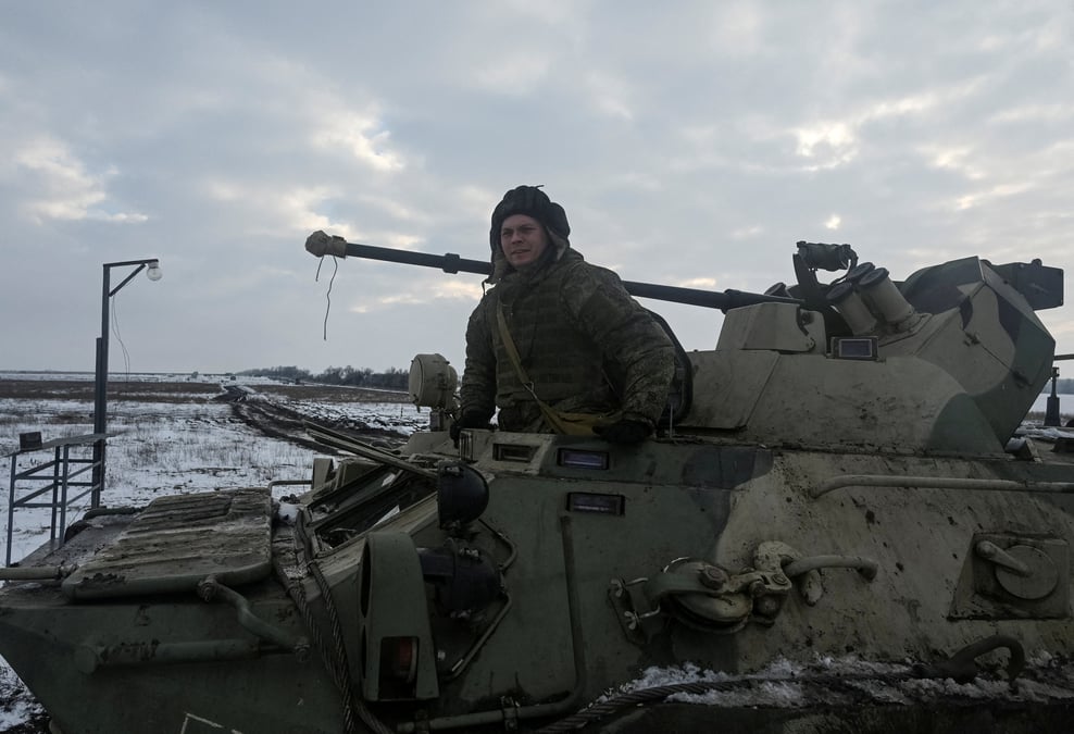 La russie annonce le depart de crimee d'unites militaires apres des manoeuvres