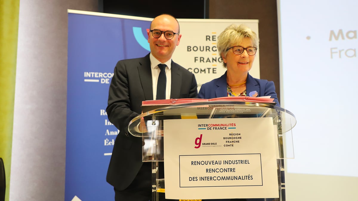 Sébastien Martin, président du Grand Chalon et de l’Association des intercommunalités de France et Marie-Guite Dufay, présidente de la Région Bourgogne-Franche-Comté le 15 mai à Dole.