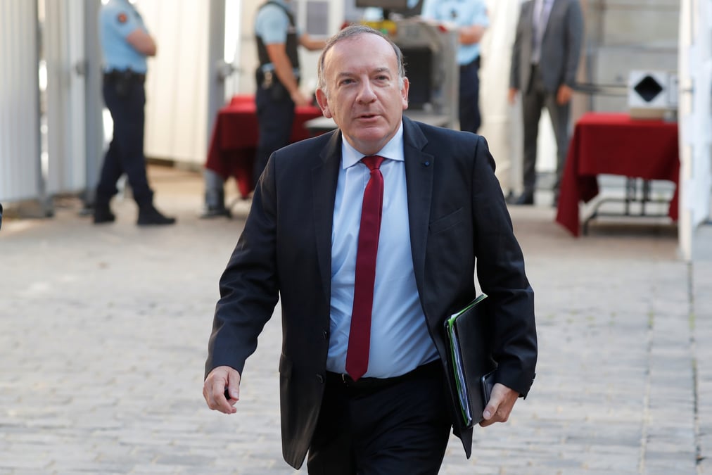 Le ministre de l'education "consterne" par un slogan du medef