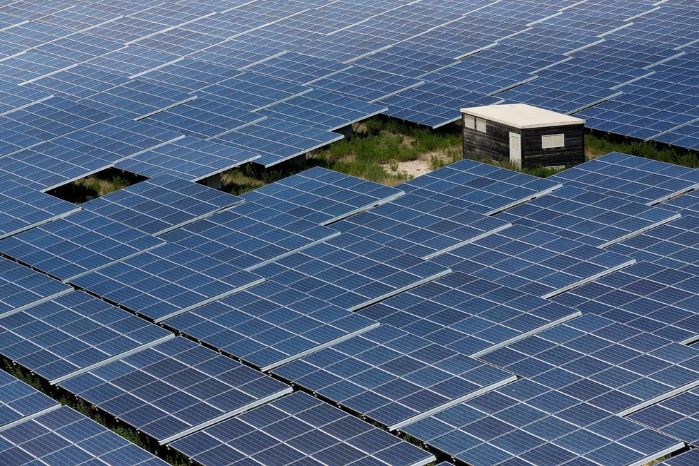 Avec la baisse de la consommation d’électricité, l’énergie photovoltaïque, en pleine expansion, devient surabondante.