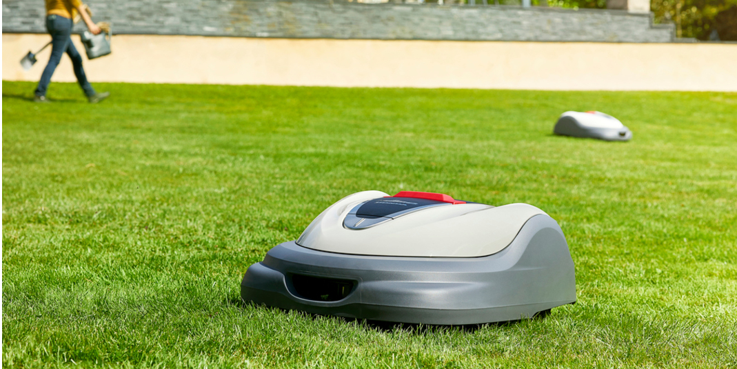 Les robots de tonte, ici le dernier Miimo HRM 3000 de Honda, grignotent de plus en plus de parts de marché aux tondeuses classiques.