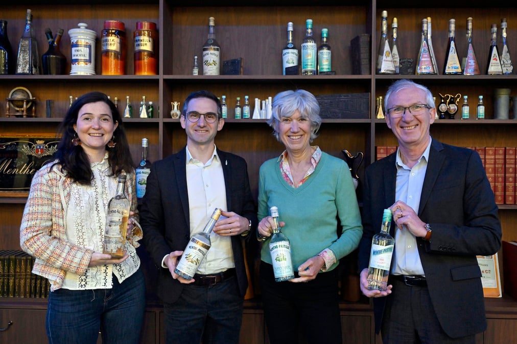De gauche à droite : Émilie Giffard, son cousin Pierre Jouanneau, Édith Giffard et son frère Bruno.