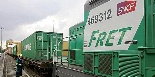 Inflation, mouvements sociaux, fermeture de la voie ferrée entre la France et l'Italie, discontinuité de Fret SNCF : 2023 a été une année noire pour le fret ferroviaire en France, revenu à son plus bas niveau depuis 1980 selon l'Autorité de régulation des transports.