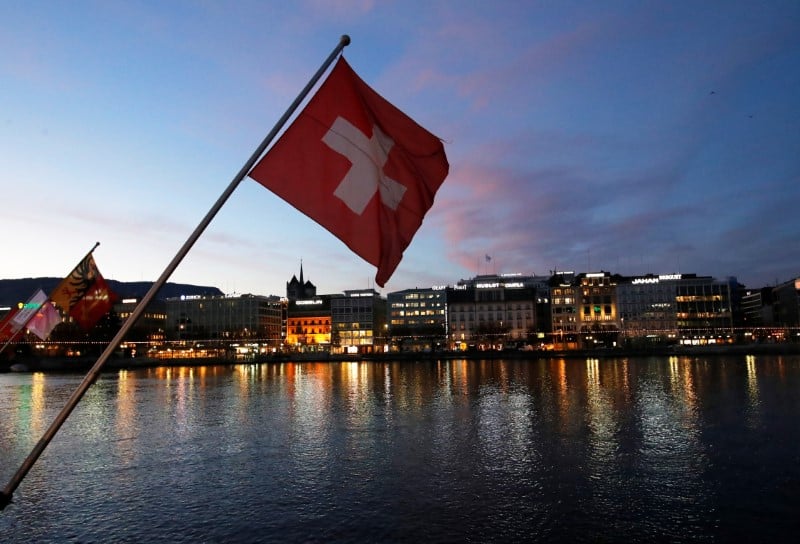 Les investisseurs se couvrent en suisse avant un vote sur la monnaie