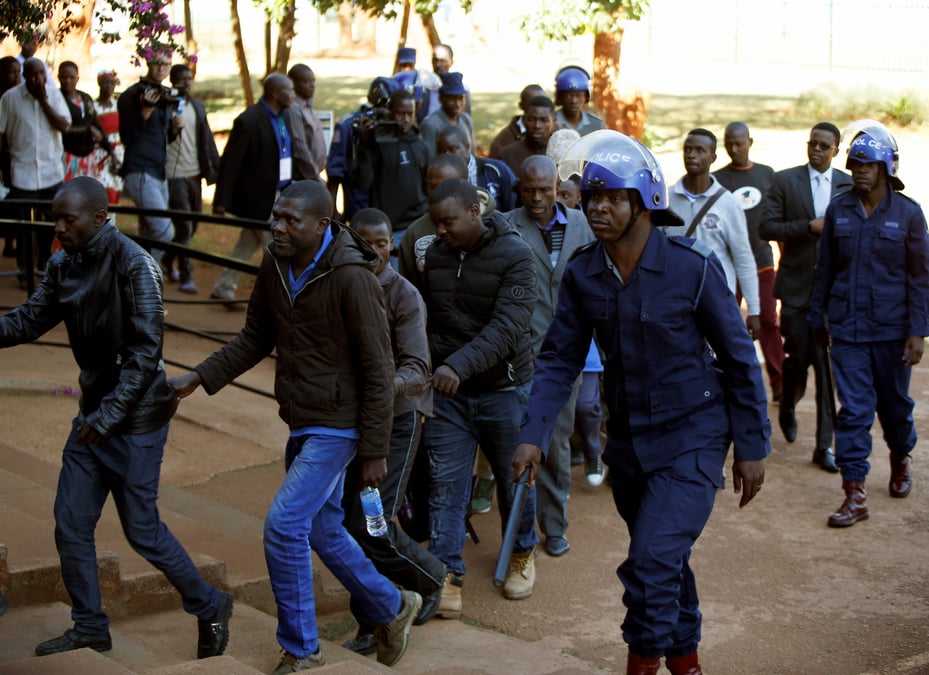 La grande-bretagne preoccupee par la situation au zimbabwe