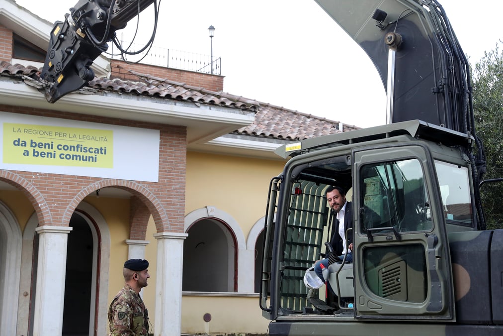 Salvini lance la demolition d'une villa d'un clan mafieux