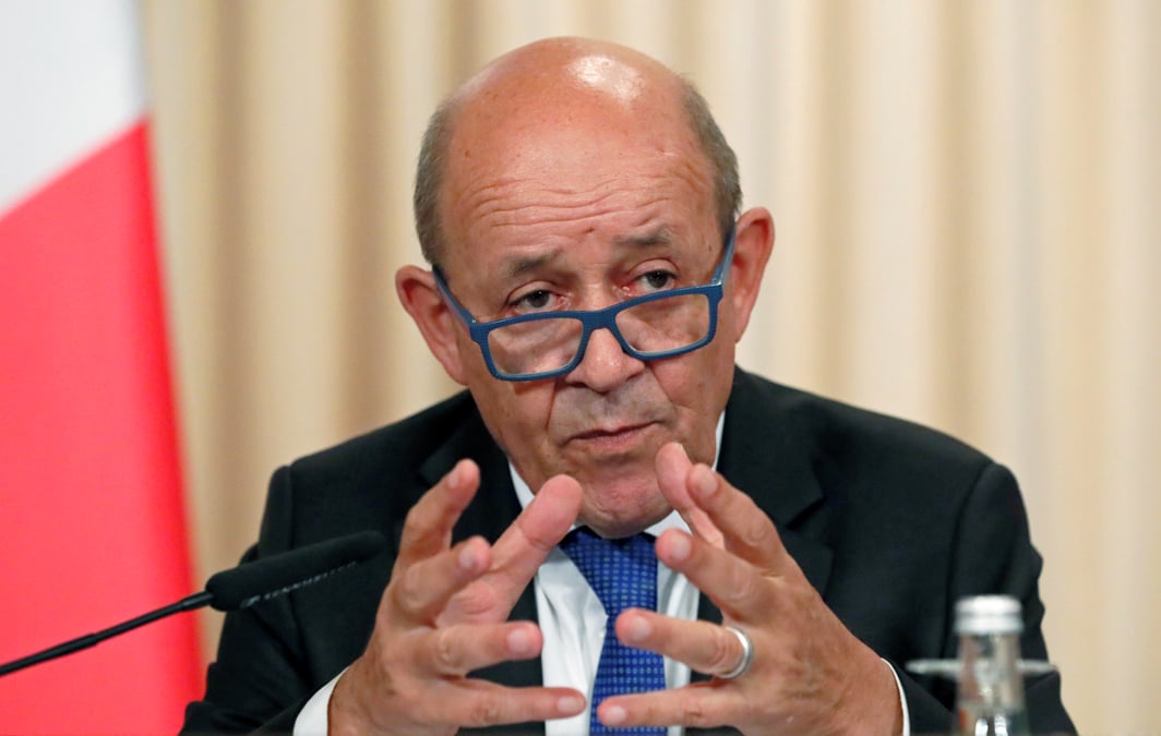 Pres de 10.000 francais attendent d'etre rapatries, dit le drian
