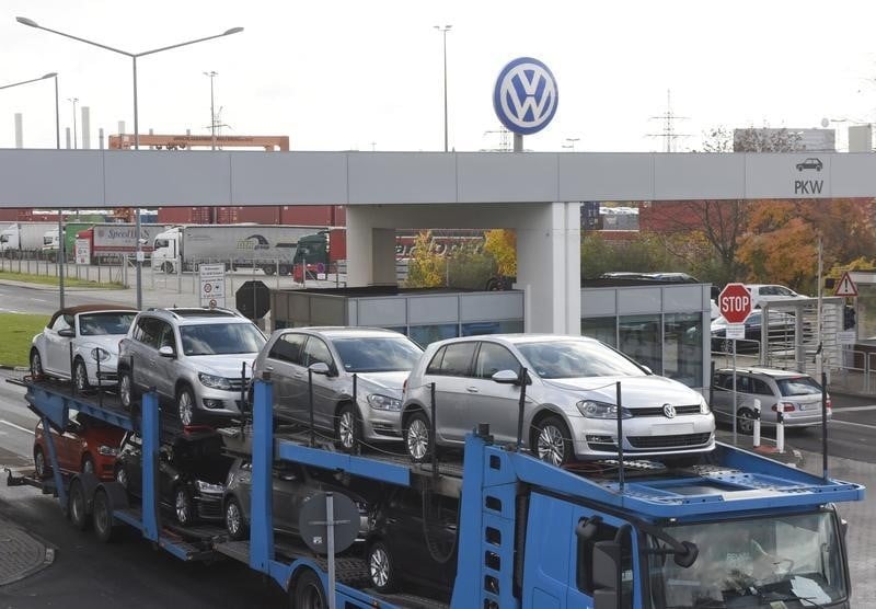 La commission europeenne donne plus de temps a volkswagen
