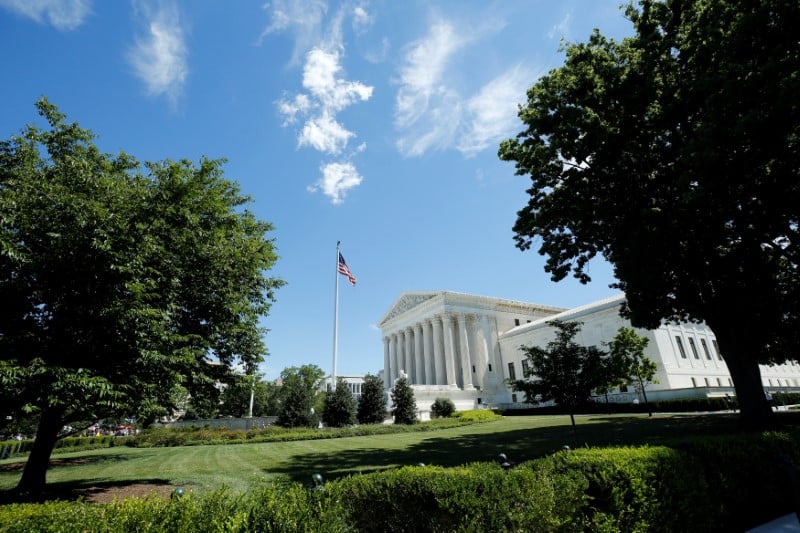 La cour supreme met fin a la procedure contre un decret de trump