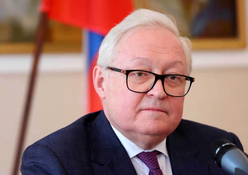 Sergei ryabkov lors d'une conference de presse a la mission russe a geneve