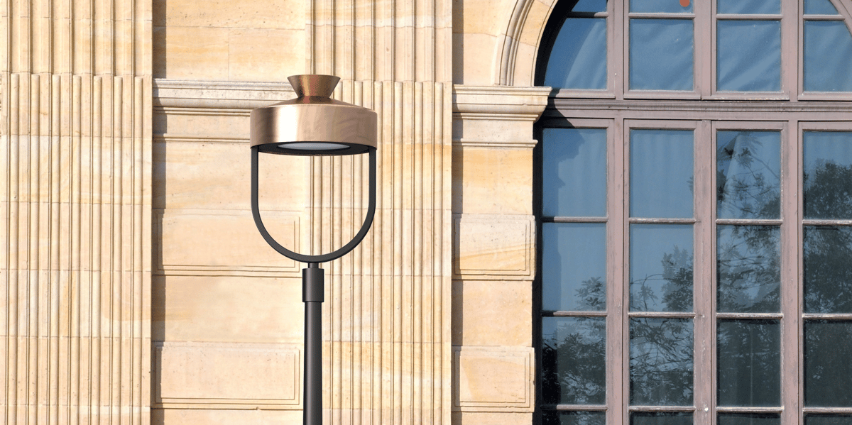 Entre 10.000 et 15.000 lanternes et supports sont fabriqués annuellement dans son usine de l'Indre.