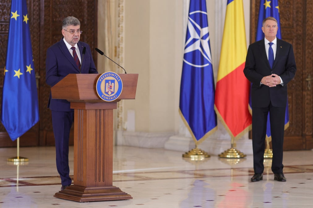 Le président roumain Iohannis charge le social-démocrate Ciolacu de former un nouveau gouvernement
