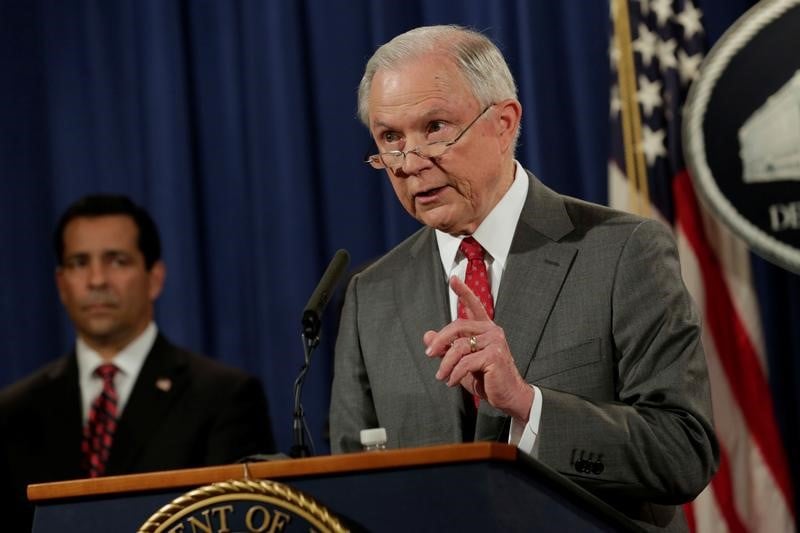 Jeunes migrants: aux usa, sessions annonce la fin du programme daca