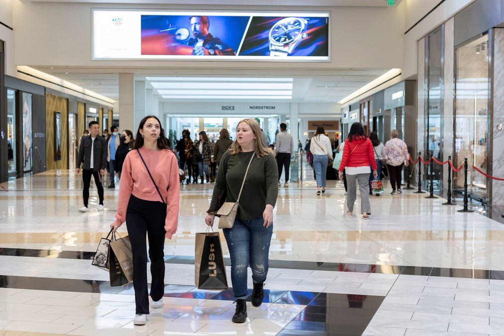 Les soldes du black friday commencent au centre commercial de king of prussia, en pennsylvanie