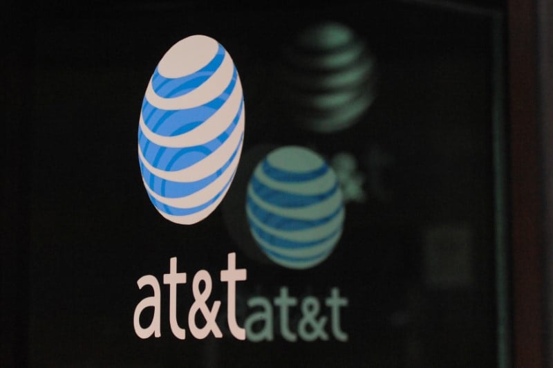At&t reste optimiste pour sa fusion avec time warner