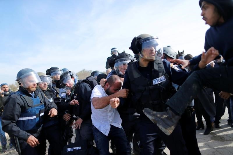 En israel, un policier et un enseignant tues dans un village bedouin