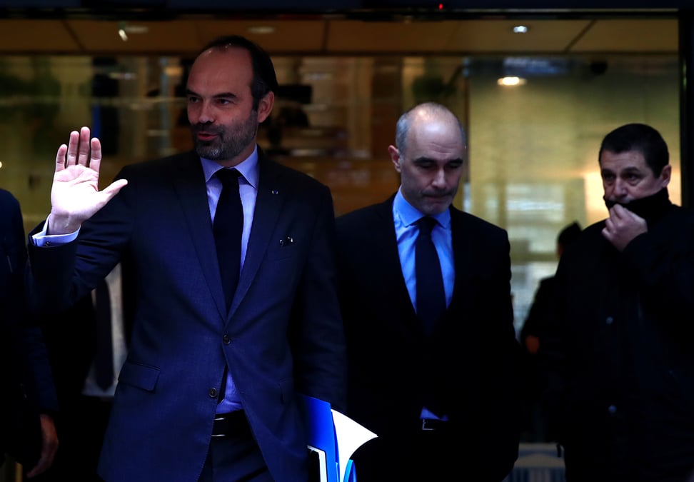 Philippe suspend des mesures fiscales "par souci d'apaisement