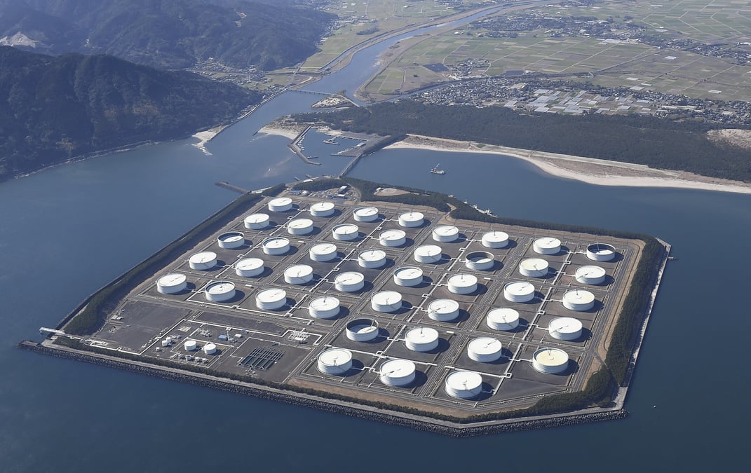Le premier ministre japonais confirme l'utilisation des reserves de petrole a la demande des etats-unis