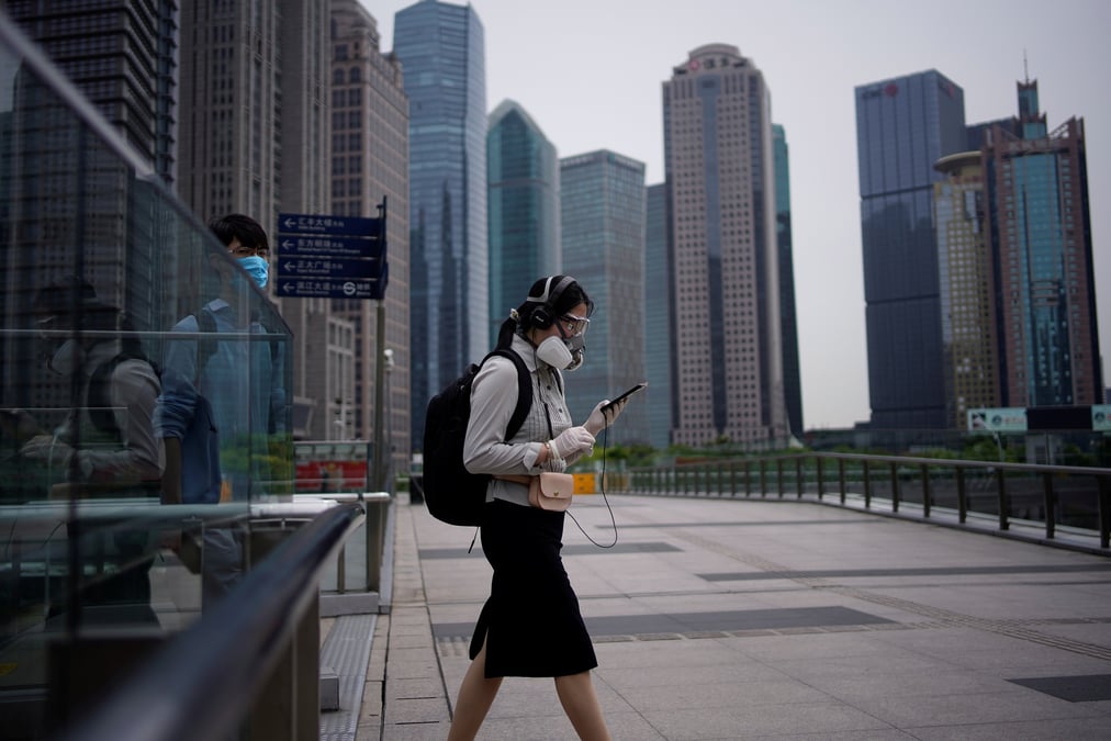 Shanghai accelere son confinement face a l'envolee des cas de covid-19