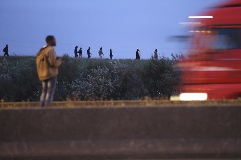 Un chauffard tue un migrant a calais et prend la fuite