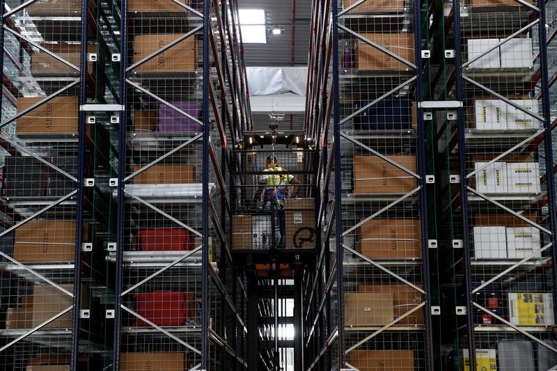 France: l'activite continue d'accelerer dans le prive, selon une enquete d'ihs markit