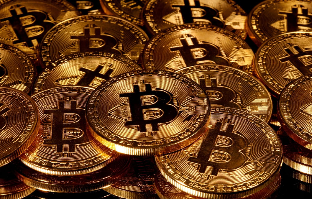 Le bitcoin, a plus de $18.000, se rapproche de son record